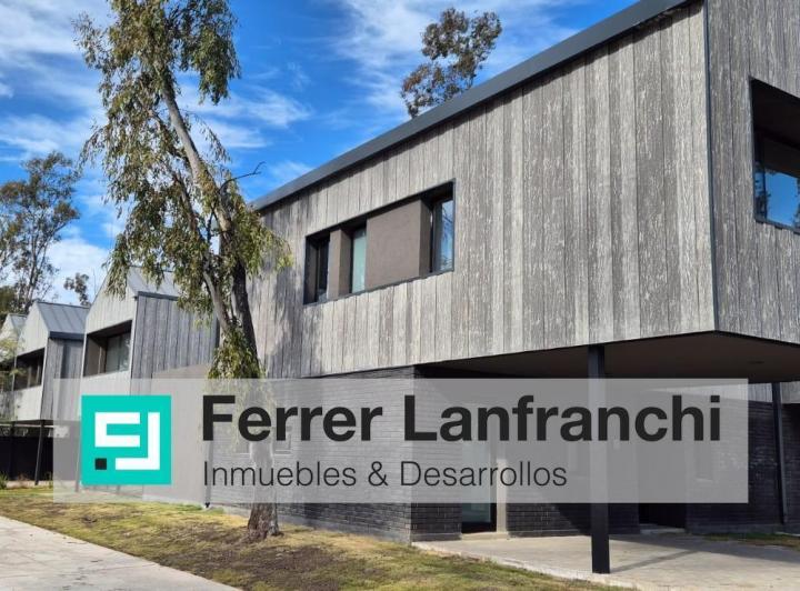 Casa · 222m² · 9 Ambientes · 2 Cocheras