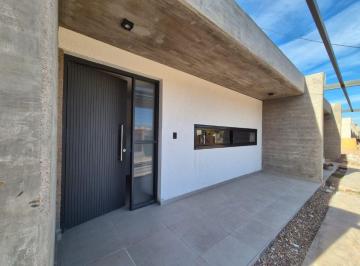 Casa de 4 ambientes, Mayor Drummond · Dúplex Industrial en Garden Park, con Financiación Propia