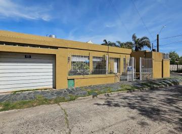 Casa · 223m² · 4 Ambientes · 2 Cocheras · Casa en Venta 5 Ambientes Ituzaingo Norte