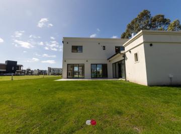 Casa · 205m² · 5 Ambientes · Casa 5 Ambientes a Estrenar en Rumenco Joven