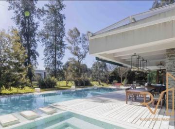 Casa de 6 ambientes, Esteban Echeverría · Casa 6 Amb. en Venta en Saint Thomas Este Oeste - Canning