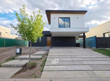 Casa de 6 ambientes, Carrodilla · Venta de Casa a Estrenar en Barrio Privado La Luisa, Carrodilla, Luján de Cuyo.