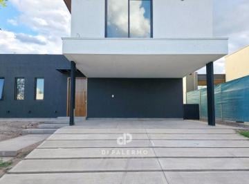 Casa de 6 ambientes, Carrodilla · Venta de Casa a Estrenar en Barrio Privado La Luisa, Carrodilla, Luján de Cuyo.