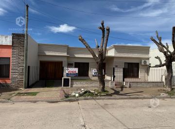 Casa · 398m² · 5 Ambientes · 1 Cochera · Casa en Centro