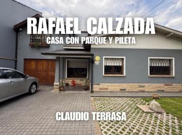 Casa · 200m² · 3 Ambientes · 2 Cocheras · Chalet en Venta en R. Calzada