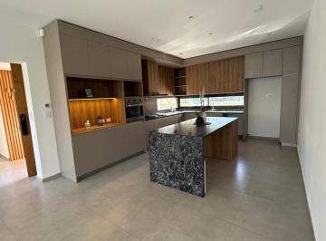 Casa · 188m² · 4 Ambientes · 2 Cocheras · Casa a La Venta a Estrenar en Las Cañitas Barrio Privado