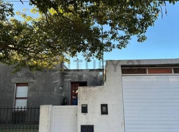 Casa · 211m² · 3 Ambientes · 2 Cocheras · Casa en Venta en Rafaela, Barrio 9 de Julio