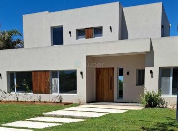 Casa · 225m² · 6 Ambientes · 2 Cocheras · Casa en Venta Ubicado en San Matias, Escobar, G. B. a. Zona Norte