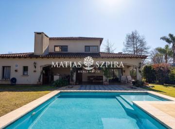 Casa · 192m² · 4 Ambientes · 1 Cochera · Propiedad en El Nacional de 4 Ambientes