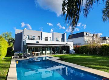 Casa · 383m² · 6 Ambientes · 4 Cocheras · Casa en Venta en La Lomada, Pilar, G. B. a. Zona Norte