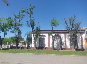 Casa · 128m² · 6 Ambientes · 1 Cochera · Casa en Venta de 3 Dorm., Cochera y Piscina en Puerto Gaboto