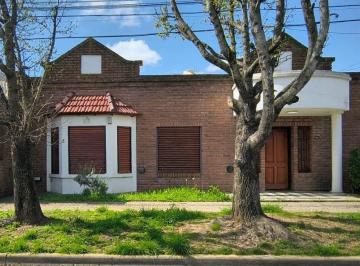 Casa · 120m² · 4 Dormitorios · 2 Cocheras · Hermosa Casa en 2 Lotes Bº Parque Ezperanza Lujan