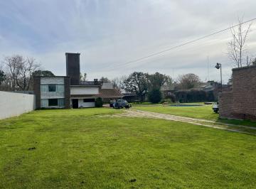 Casa · 266m² · 8 Ambientes · 1 Cochera · Casa en Venta en El Corazón de San Antonio de Areco - 1684 m² de Terreno