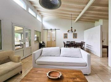 Casa · 200m² · 5 Ambientes · 2 Cocheras · Casa en Venta con Pileta en San Matias, Escobar