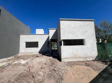 Casa · 100m² · 4 Ambientes · 2 Cocheras · Casa en Venta Dos Dorm. en Barrio Cerrado Nuevo Malagueño