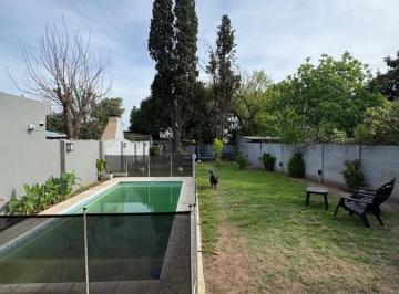 Casa · 135m² · 2 Dormitorios · 2 Cocheras · Casa en Venta en Arguello, Una Planta, Apto Credito