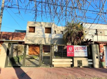 Casa · 250m² · 8 Ambientes · 2 Cocheras · Casa en Venta Rosario Alberdi.