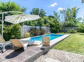 Casa · 110m² · 3 Dormitorios · 3 Cocheras · Casa en Venta Los Hornos