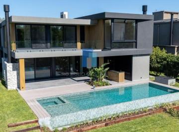 Casa · 411m² · 5 Ambientes · 2 Cocheras · Casa en Venta en El Yacht, Nordelta