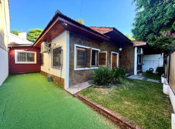 Casa · 120m² · 5 Ambientes · 1 Cochera · Casa en Venta en Punta Chica!
