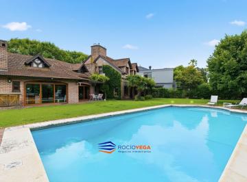Casa · 440m² · 6 Ambientes · 3 Cocheras · Casa en Venta en Country Banco Provincia Moreno