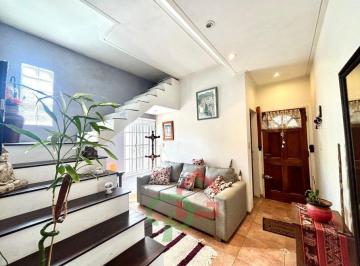 Casa de 3 ambientes, Lomas de Zamora · Casa Amplia con Jardín y Cochera - Gran Potencial de Expansión Apta Credito