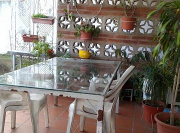 Casa · 196m² · 4 Ambientes · 5 Cocheras · Casa en Venta Mas Cochera Para 6 Autos