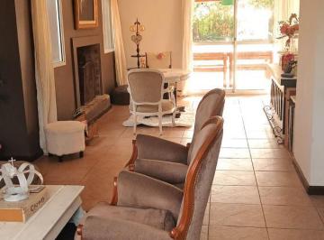 Casa · 188m² · 6 Ambientes · 2 Cocheras · Lote Interno. Nor - Oeste. Apta Credito.
