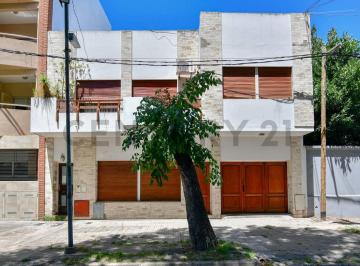 Casa · 4 Ambientes · 2 Cocheras · Casa Venta La Plata 3 Dorm. Terraza