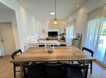 Casa · 172m² · 4 Ambientes · 1 Cochera · Casa en Venta en Santa Teresa, Villanueva, Tigre