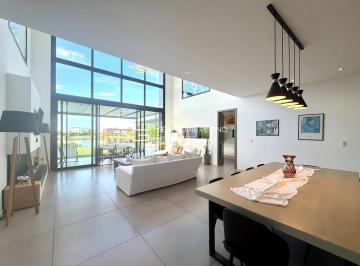 Casa · 315m² · 6 Ambientes · 2 Cocheras · Casa en Venta en Santa Teresa, Villanueva, Tigre
