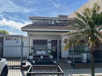 NHZ-NHZ-163_2 · Casa en Venta con 4 Dorm., Fondo y Pileta, Lomas de Zamora