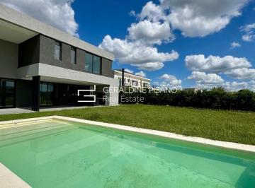 Casa · 246m² · 6 Ambientes · Casa en Venta en San Matias, Escobar, G. B. a. Zona Norte