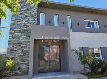 Casa · 200m² · 5 Ambientes · Casa en Alquiler en San Rafael, Villanueva, Tigre