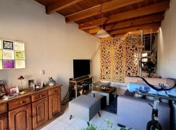 Casa · 137m² · 9 Ambientes · 1 Cochera · Casa Apta a Crédito de 3 Dorm. - Barrio Unión de Mayo - Neuquén