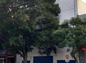 Local comercial · 1111m² · 2 Cocheras · Av Belgrano 964 - Local en Alquiler