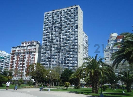 Depto 3 amb, 95m² con cochera propia y vista al mar — Plaza Colón