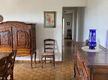 Departamento de 4 ambientes, Villa Devoto · Excelentes 4 Ambientes con Cochera Cubierta. con Renta.