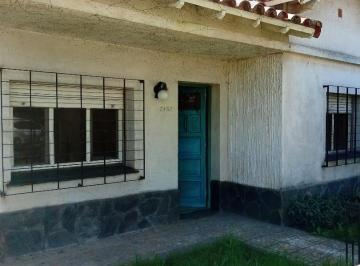 Casa · 113m² · 3 Ambientes · 1 Cochera · Chalet en Venta