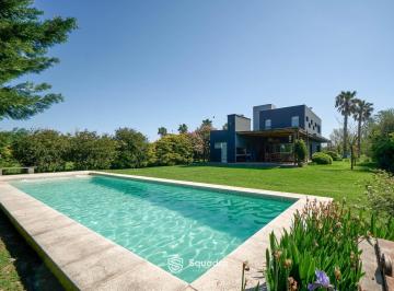 Casa · 170m² · 5 Ambientes · 2 Cocheras · Venta - Casa Frente Al Golf, 3 Dorm., Galería, Piscina y Dos Cocheras - Puerto Roldán.