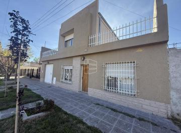 Casa · 200m² · 7 Ambientes · 1 Cochera · Venta - Propiedad en Barrio Bagliani - C108