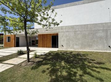 Casa · 163m² · 5 Ambientes · 2 Cocheras · Casa en Venta en Barrio Vila Marina, Villanueva