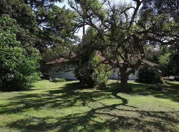Casa · 216m² · 5 Ambientes · 2 Cocheras · Casa Quinta en Venta en Bosques Lote de 10000 m²