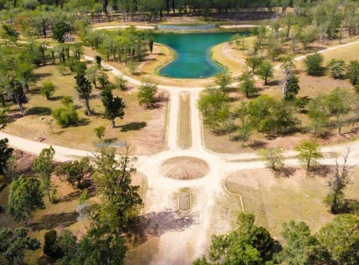 Terreno · 859m²