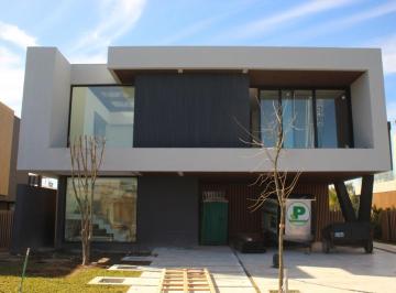 Casa · 550m² · 7 Ambientes · 2 Cocheras · Casa en Venta en El Yacht, Nordelta