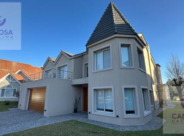Casa · 309m² · 7 Ambientes · 2 Cocheras · Casa en Saint Thomas Sur, Canning