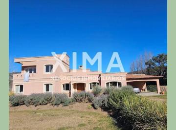 Casa · 310m² · 5 Ambientes · 2 Cocheras · Casa en Venta La Lucinda I