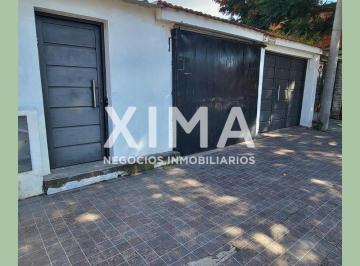 Casa · 208m² · 3 Ambientes · Av Independencia Propiedad Comercial en Venta
