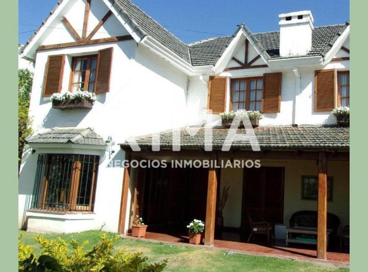 Casa · 350m² · 5 Ambientes · 1 Cochera