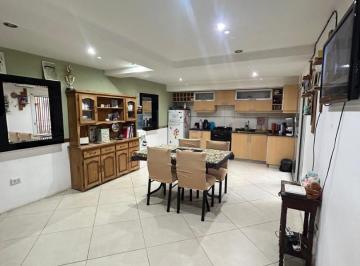 PH · 68m² · 5 Ambientes · 1 Cochera · PH en Venta Tipo Casa de 4 Ambientes Scalabrini Ortiz 693
